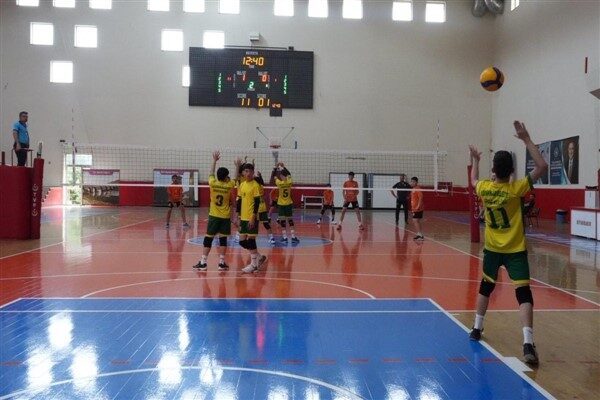 2011-2012 doğumlu sporculardan oluşan midi erkek voleybol takımı, Diyarbakır’da oynanan