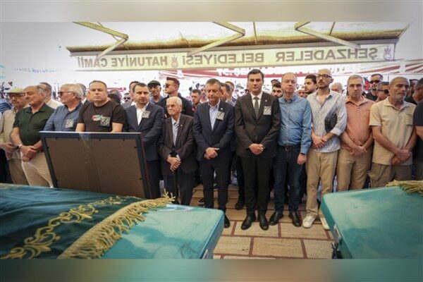 CHP Genel Başkanı Özel, CHP Manisa İl Başkan Yardımcısı Emine