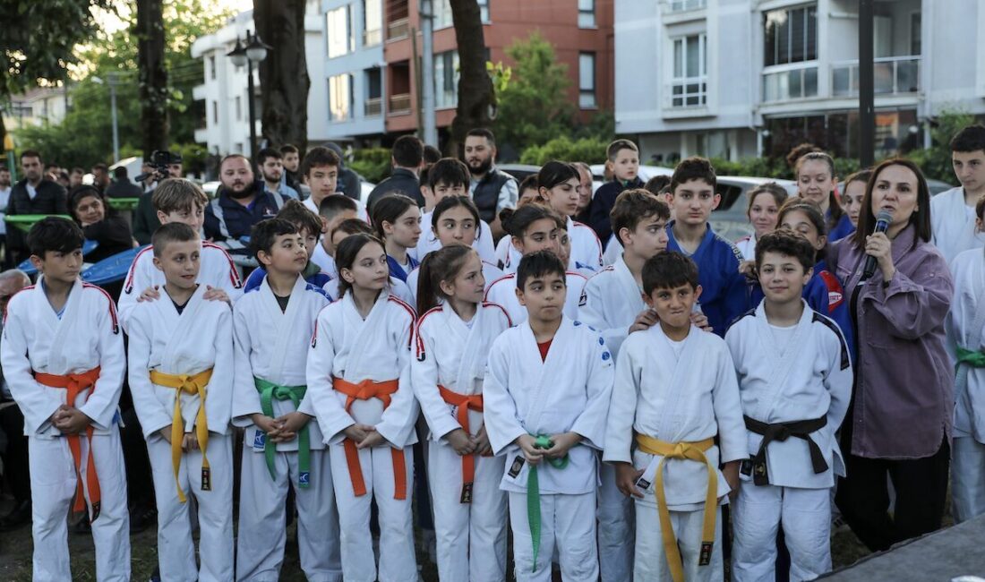 Ziyaret sırasında Düzce Gençlik ve Spor İl Müdürlüğü Judo Antrenörü