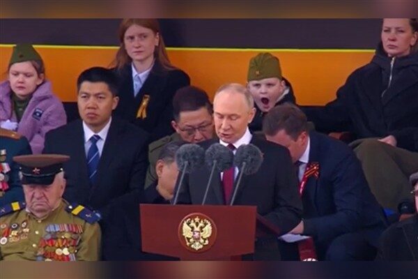 Rusya Devlet Başkanı Vladimir Putin, konuşmasında ülke vatandaşlarını gazileri ve