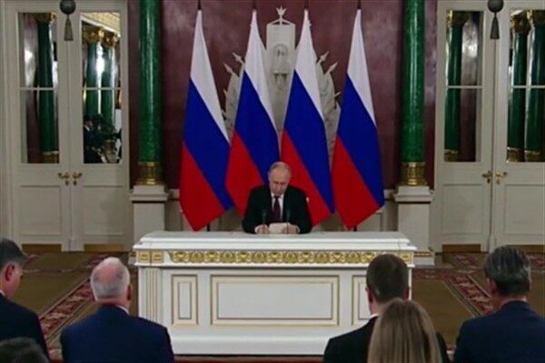 Nadiren gece geç saatlerde televizyonda yayınlanan konuşmasında Putin, “Hemen, önümüzdeki