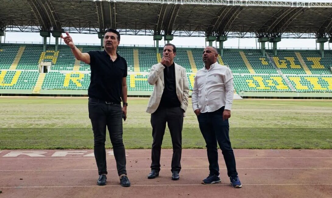 Yeni sezon öncesi stadyumda çim ekimi, saha zemini ve genel
