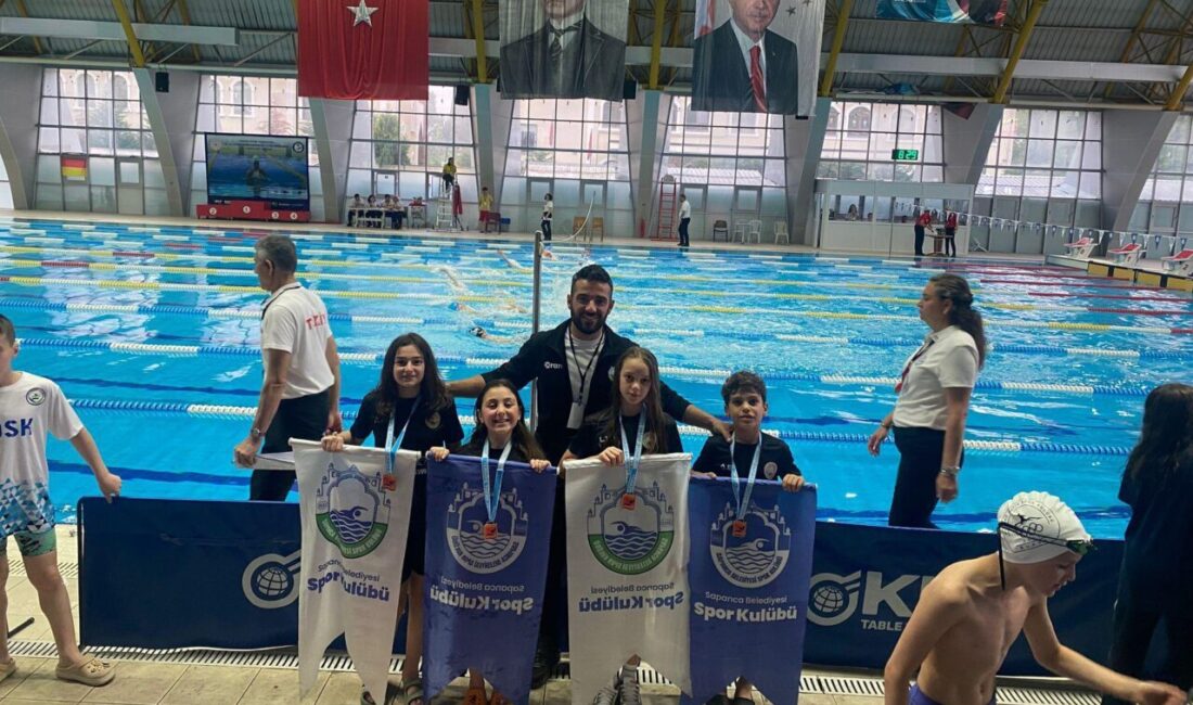 Sapanca’nın genç yüzücülerinden Liya Topçu, 10 yaş kızlar kategorisinde 50