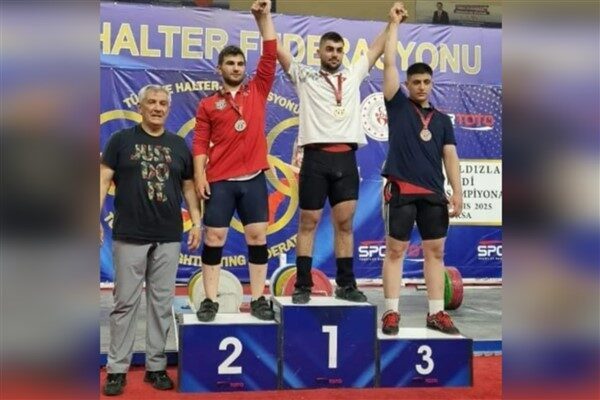Milli halterci Sefkan Sümen ve milli para atlet Mikail Al,
