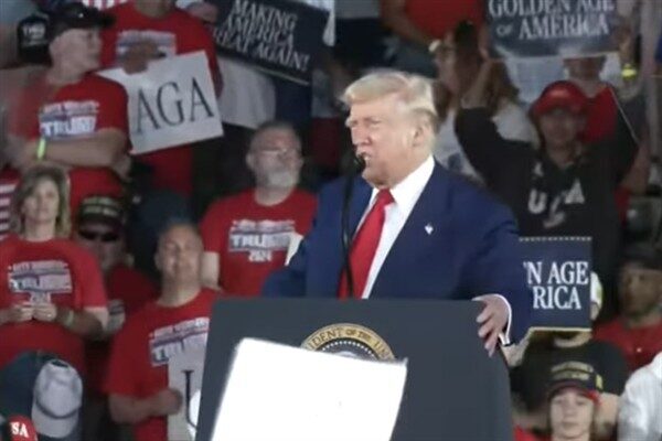 Truth Social'da duyuruyu önizleyen bir gönderide Trump belirsizdi ve ülkeyi