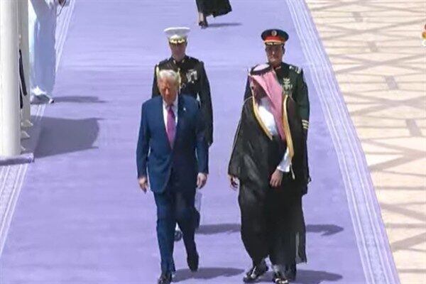 Riyad'da Suudi Veliaht Prensi Muhammed bin Selman tarafından sıcak bir