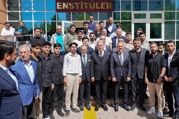 Programa, TBMM Milli Savunma Komisyonu Başkanı Hulusi Akar onur konuğu