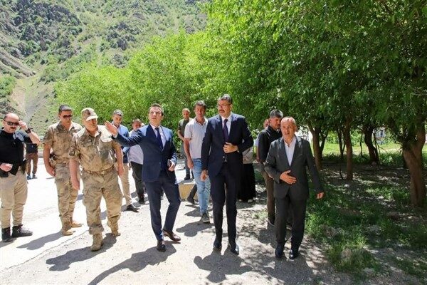 İnceleme gezisine Vali Yardımcısı ve Hakkari İl Özel İdaresi Genel