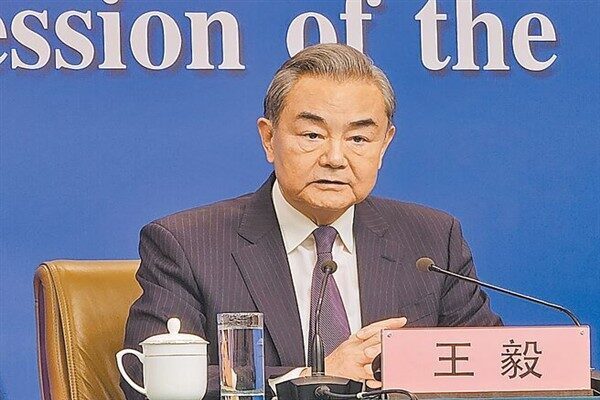 Çin Dışişleri Bakanı Wang Yi, dün Pakistan Başbakan Yardımcısı ve