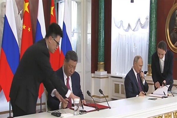 Xi Jinping, Rusya Devlet Başkanı Vladimir Putin ile görüşmesinin ardından