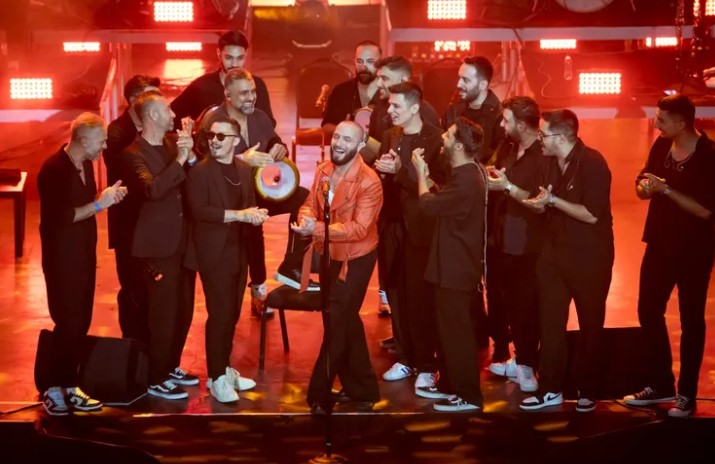 Berkay, Harbiye Açıkhava Sahnesi’nde gerçekleştirdiği performansla müzikseverlere unutulmaz bir gece