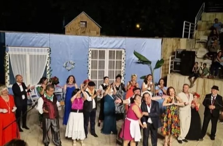 Efes Selçuk Amfi Tiyatro’da Sanat ve Dayanışma Rüzgarı Esti Efes Selçuk Amfi Tiyatro, sanata olan tutkularının yanı sıra Efes