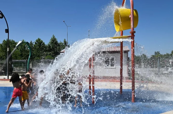 Manisa’da Fresh Park, Çocukların Yeni Favori Mekânı Oldu Manisa Büyükşehir Belediyesi, yaz tatilinin başlamasıyla Atatürk Kent Parkı’ndaki Fresh