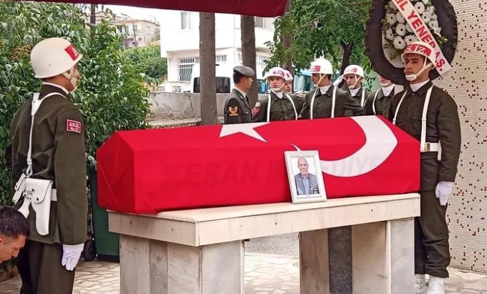 Keşan’da Kore Gazisi’nin Mezarı İçin Vefasızlık Tepkisi Kore Gazisi Kadim İşlek’in 3 yıl önce defnedildiği Keşan Asri
