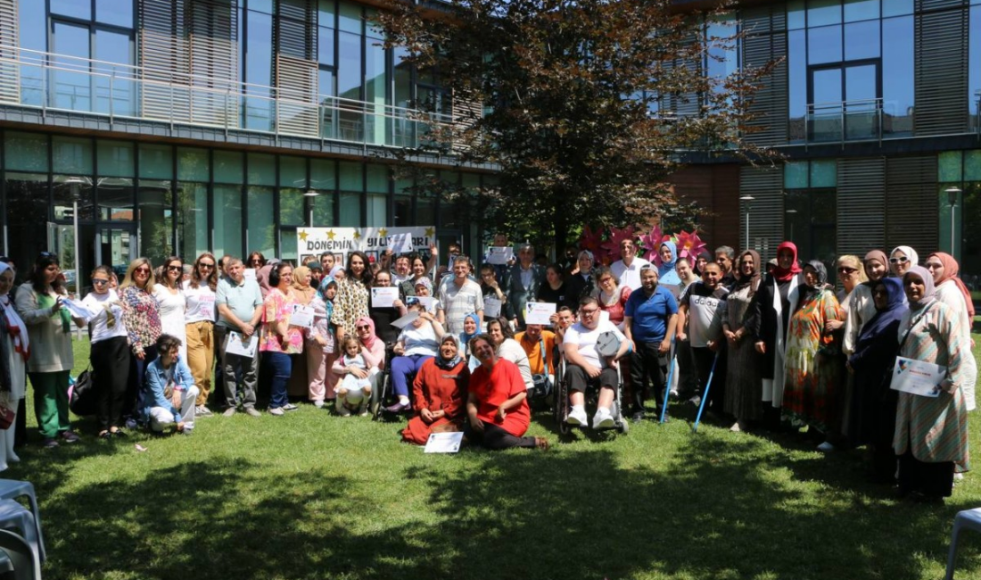Engelsiz Hobi Atölyelerinde SGM Öğrencilerinin Karnesi Coşkusu Büyükşehir Belediyesi SGM’de eğitim alan özel gereksinimli bireyler, dönem sonunda