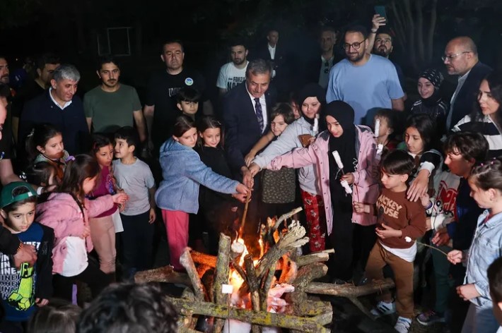 Kamp Ateşi Babalar Günü’nde Başkan Alemdar’dan Sakarya Büyükşehir Belediyesi, Babalar Günü’nde Macera Park’ta özel bir “Baba-Çocuk