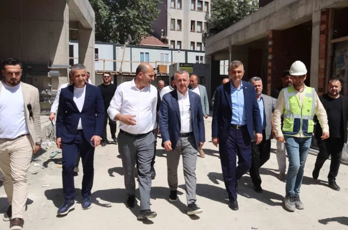 Başkan Büyükakın’dan Gölcük Kentsel Dönüşüm Projesi Ziyareti Kocaeli’de TOKİ ve Kent Konut iş birliğiyle son 20 yılda
