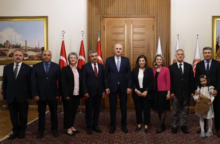 Kurtulmuş’tan TBMM Personeline Bayram Ziyareti TBMM Başkanı Numan Kurtulmuş, Kurban Bayramı öncesi Meclis personeliyle buluşarak