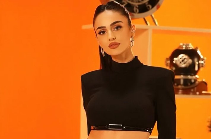 Elif Buse Doğan’la Şarkılar Yeniden Hayat Buluyor Türk müziğinde geleneği ve modern dokunuşları ustalıkla bir araya getiren,