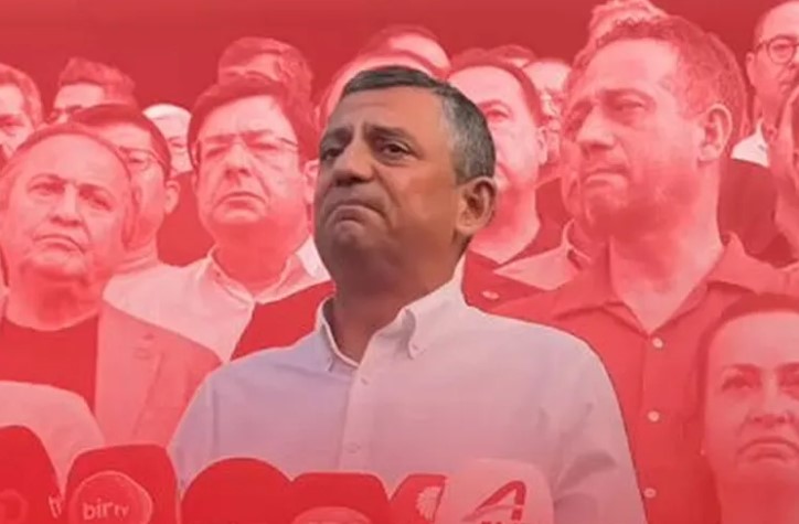 Özgür Özel'den Zeyrek'e Veda Mesajı CHP Genel Başkanı Özgür Özel, Manisa’dan yakın dostu ve yol