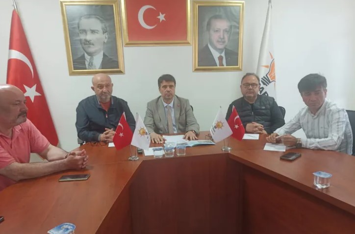 Cumhur İttifakı’ndan Keşan Belediyesi’ne “Hizmet Yok, Borç Var” Tepkisi Edirne Keşan’da Cumhur İttifakı üyeleri, Keşan Belediyesi’nin bir yıllık yönetim