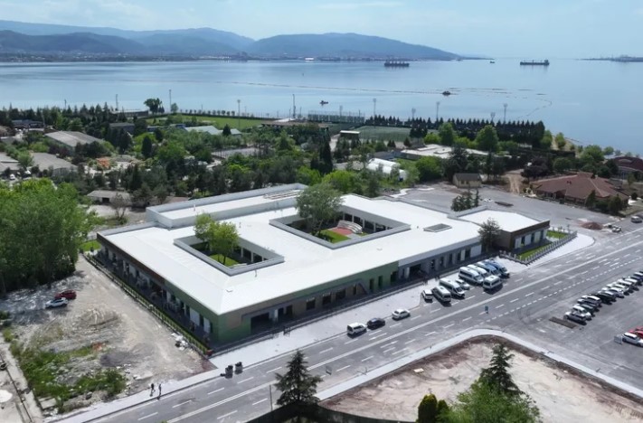 Kocaeli’nde Bir İlk: Gonca Engelsiz Yaşam Merkezi Hizmete Girdi Kocaeli Büyükşehir Belediyesi, eski Vinsan Kampüsü’nde kurduğu Gonca Engelsiz Yaşam