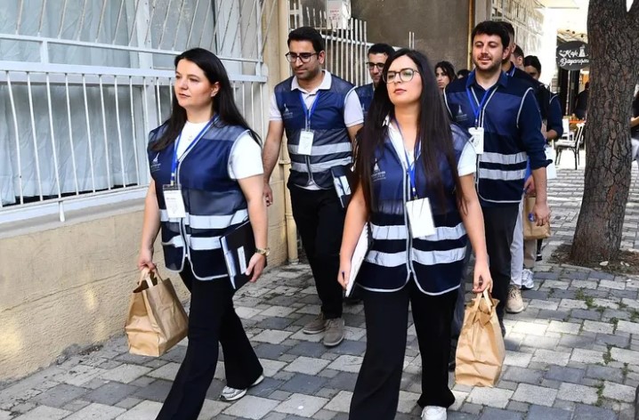 İzmir’de Saha Ekipleri 12 Bin Haneyi Ziyaret Etti İzmir Büyükşehir Belediyesi Sosyal Hizmetler Daire Başkanlığı’na bağlı saha ekipleri,
