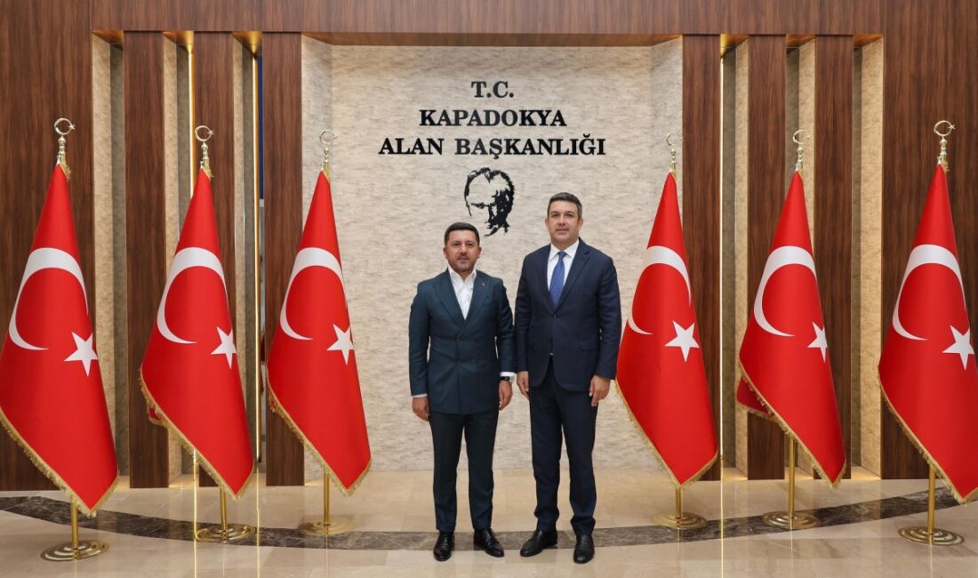 Başkan Arı’dan Kapadokya Alan Başkanı Aslanbay’a Ziyaret Nevşehir Belediye Başkanı Rasim Arı, Kapadokya Alan Başkanı Aydın Cem