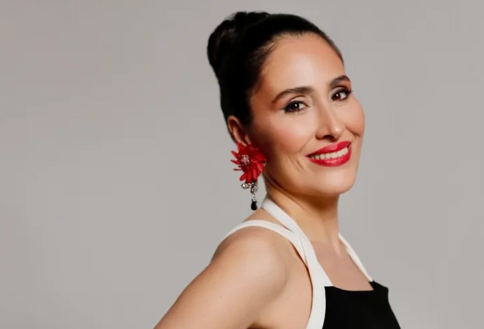Güler Demir Uzun Bir Aradan Sonra Yeniden Müziğe Döndü Profesyonel müzik kariyerine ara verip bir süre öğretmenlik yapan, ardından