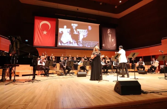 “Cumhuriyetin Sesi” Müzeyyen Senar’a Anma Konseri Cumhuriyetin simge isimlerinden, Türk Sanat Müziği’nin efsanevi sanatçısı Müzeyyen Senar,