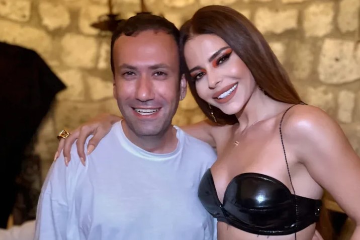 Pop müziğin sevilen ismi Simge, 7 yıl boyunca birlikte çalıştığı