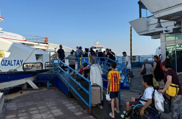 İZDENİZ’de Yaz Dönemi Seferleri Başlıyor İzmir Büyükşehir Belediyesi’nin deniz ulaşımı şirketi İZDENİZ AŞ’nin kentin sayfiye