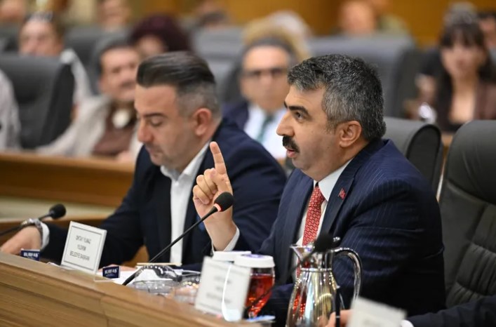 Yıldırım’dan Büyükşehir’in Zam Kararına Sert Eleştiri Bursa Yıldırım Belediye Başkanı Oktay Yılmaz ve Cumhur İttifakı, Büyükşehir