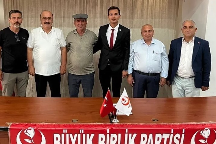 BBP Kumluca’da İstikrar Sürüyor: Başkan Ay Yeniden Seçildi Büyük Birlik Partisi (BBP) Kumluca İlçe Kongresi’nde delegelerin oylarıyla yeniden
