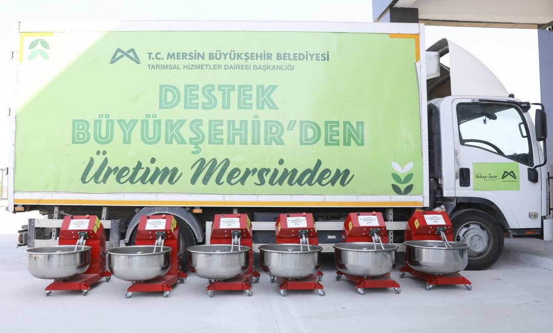 Büyükşehir’in Destekleri Üretimde Bereket, Yetiştiricilere Can Suyu Sağlıyor Mersin Büyükşehir Belediyesi Tarımsal Hizmetler Dairesi Başkanlığı koordinasyonunda arıcılara yönelik