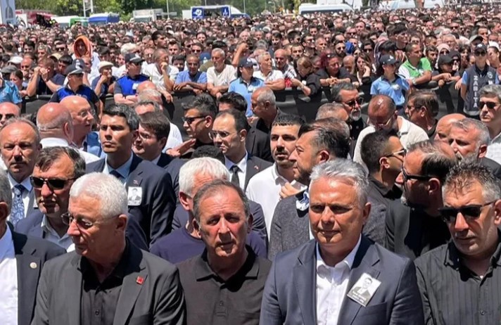 Manisa Belediye Başkanı Ferdi Zeyrek’in Adı Muratpaşa’da Yaşatılacak Antalya Muratpaşa Belediye Başkanı Ümit Uysal, vefat eden Manisa Büyükşehir