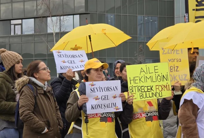 Aile Sağlığı Çalışanları 6-10 Ocak'ta İş Bırakacak Aile sağlığı ebe-hemşirelerinin mali kayıplarının en büyük sebebi olan 5258