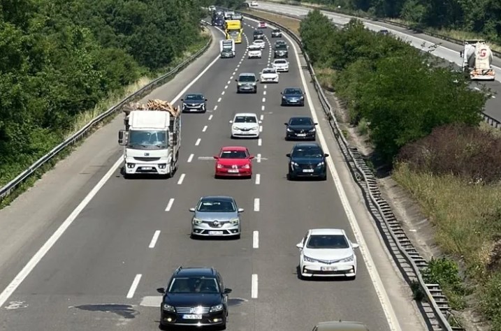 Kurban Bayramı tatili yaklaşırken, Anadolu Otoyolu’nun Düzce geçişinde trafik yoğunluğu