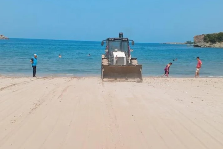 Kocaeli’de Mavi Bayraklı Plajlarda Sezon Hazırlıkları Tamamlandı Kocaeli Büyükşehir Belediyesi, yeni sezon öncesi Mavi Bayraklı plajlardaki temizlik