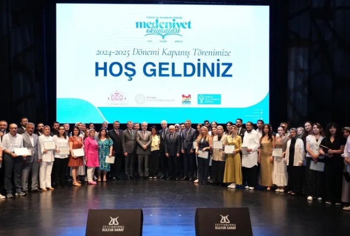 'Medeniyet Okumaları' Projesine MEB'den Kapanış Töreni Millî Eğitim Bakan Yardımcısı Ömer Faruk Yelkenci, İstanbul Valiliği himayesinde,