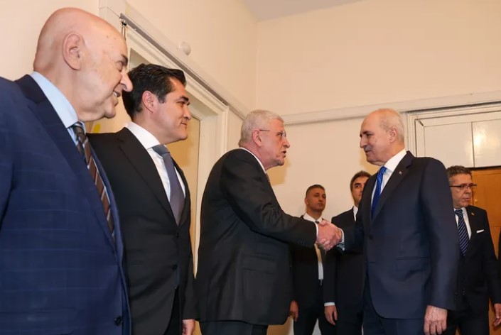 Kurtulmuş’tan Dervişoğlu’na Terörsüz Türkiye Ziyareti: Komisyon Şeffaf Yürüyecek TBMM Başkanı Numan Kurtulmuş, Terörsüz Türkiye süreci kapsamında kurulması planlanan