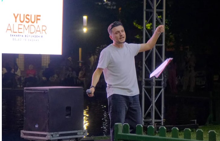 Sakarya’da müzik festivali coşkusu devam ediyor Sakarya Büyükşehir Belediyesi, “Yaz Seninle Güzel” temasıyla gençlerin ve müzik