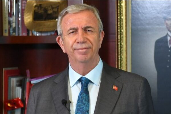 Zeyrek, evinde elektrik çarpması sonucu tedavi gördüğü Manisa Celal Bayar