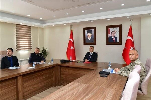 Erzurum Valiliği koordinasyonunda video konferans sistemi (VKS) üzerinden gerçekleştirilen toplantıya