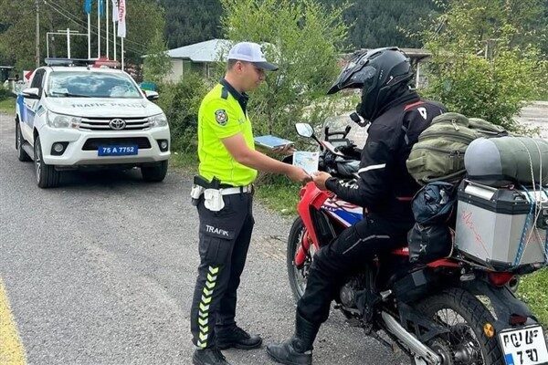 Trafik Tescil ve Denetleme Büro Amirliği ekipleri tarafından otomobil ve