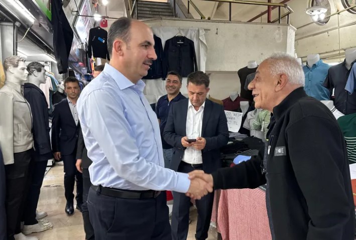 Başkan Altay, Bayram Alışverişi Yapanlarla Bir Araya Geldi Konya Büyükşehir Belediye Başkanı Uğur İbrahim Altay, Kurban Bayramı öncesinde