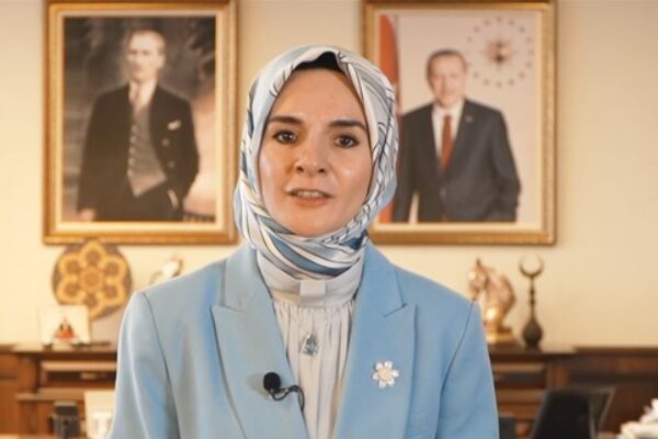 Göktaş, sosyal medya hesabından Aliyev ile bir araya geldiklerini bildirdi.