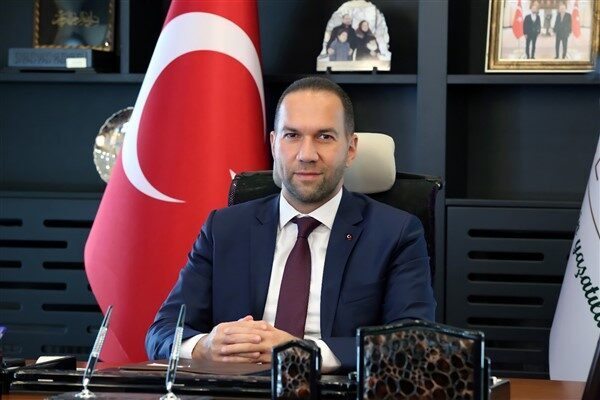 Başkan Özdemir, mesajında babaların toplumun temel taşlarını oluşturan, sevdikleri için