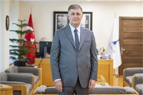 Tugay, İzmir Büyükşehir Belediye Başkanlığı görevini yürütürken hayatını kaybeden Ahmet