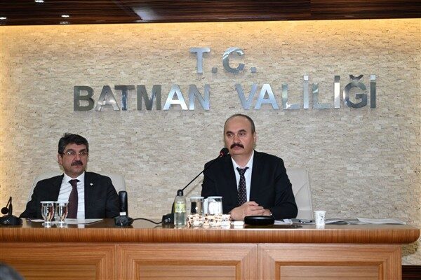 Batman Valisi Ekrem Canalp, babaların; yaşam boyu ailesinin ve toplumun geleceği